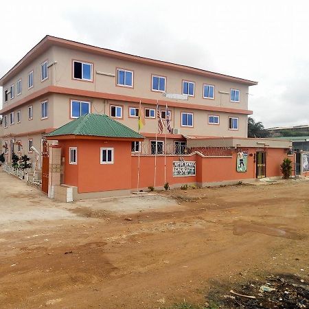 Open Space Hotel Kumasi Exterior foto